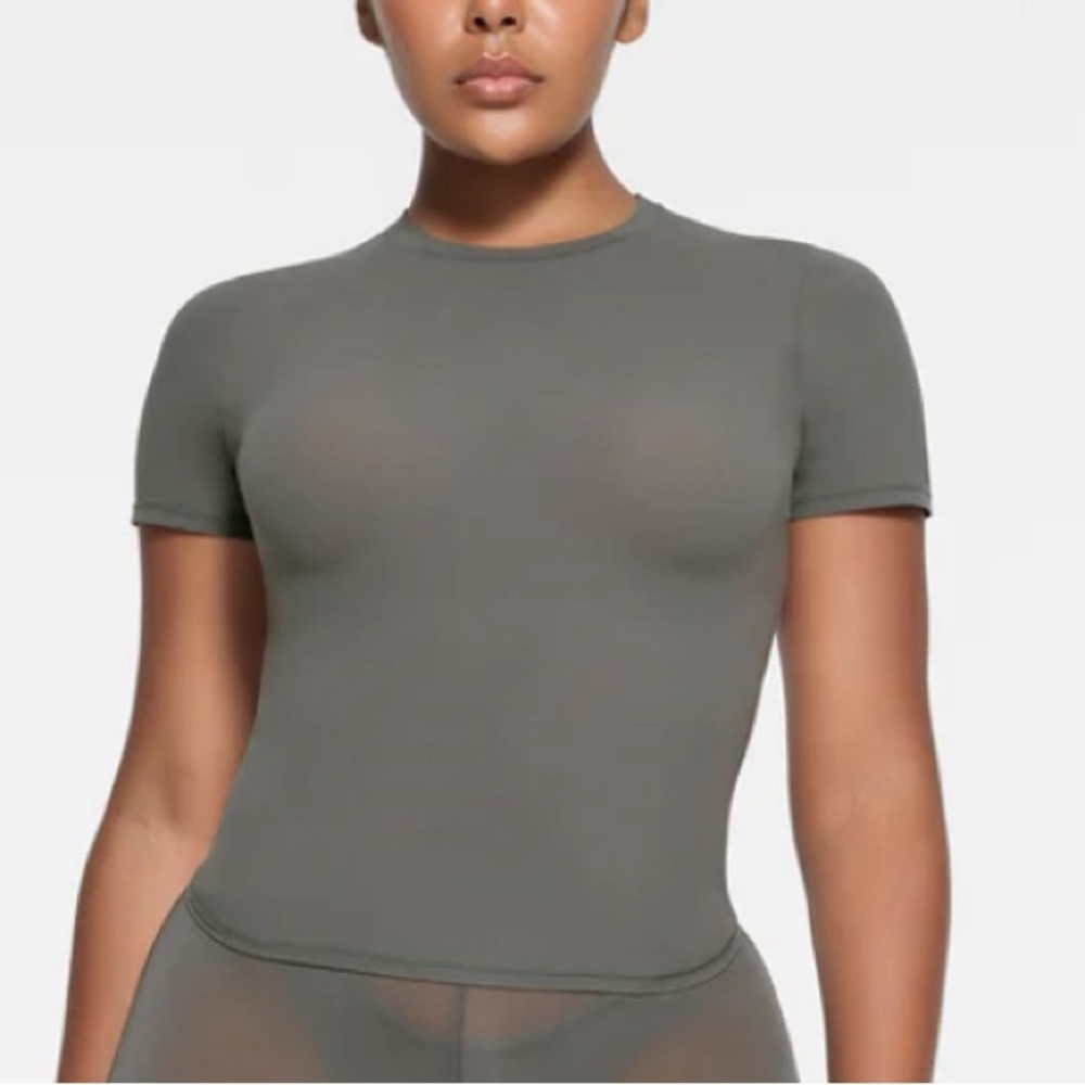 SKIMS Fits Everybody T-shirt, Size M, Retail $48 - Picture 2 of 7